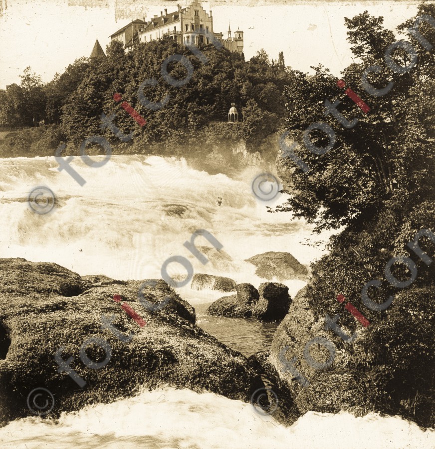 Rheinfall bei Schaffhausen | Rhine Falls at Schaffhausen - Foto foticon-600-roesch-roe01-sw-3.jpg | foticon.de - Bilddatenbank für Motive aus Geschichte und Kultur